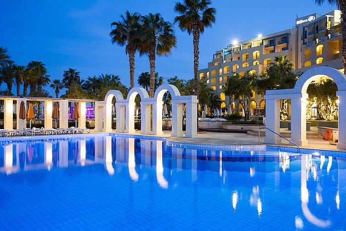 Hilton-Pool-4-700x467